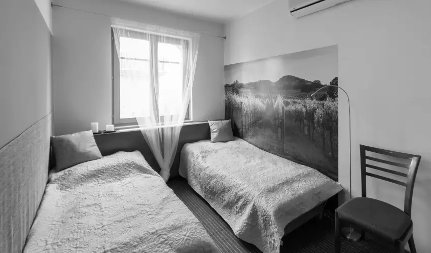 Villa Oliva Boutique Rooms Zam�rdi - Kedvezm�nyes �r csal�dok r�sz�reak reggelis ell�t�ssal (1 �jt�l)