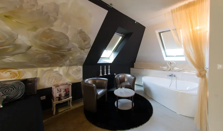 Villa Oliva Boutique Rooms Zam�rdi - Kedvezm�nyes �r csal�dok r�sz�reak reggelis ell�t�ssal (1 �jt�l)