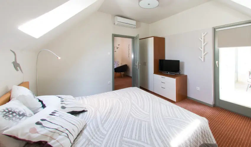 Villa Oliva Boutique Rooms Zam�rdi - Kedvezm�nyes �r csal�dok r�sz�reak reggelis ell�t�ssal (1 �jt�l)