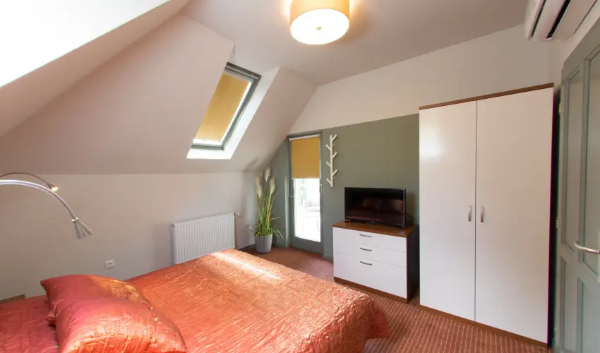 Villa Oliva Boutique Rooms Zam�rdi - Kedvezm�nyes �r csal�dok r�sz�reak reggelis ell�t�ssal (1 �jt�l)