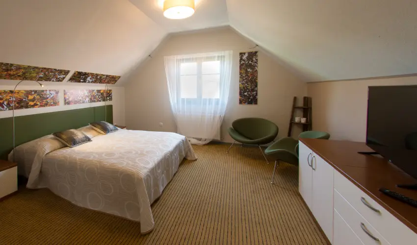 Villa Oliva Boutique Rooms Zam�rdi - Kedvezm�nyes �r csal�dok r�sz�reak reggelis ell�t�ssal (1 �jt�l)
