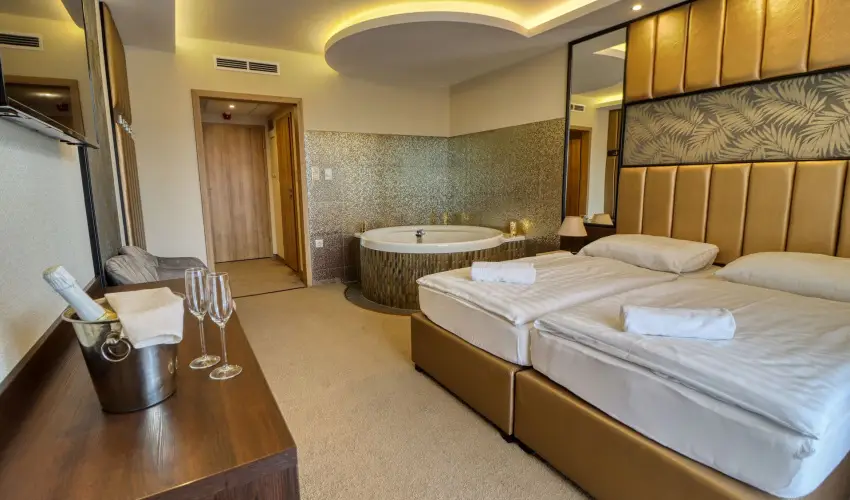 Hotel Villa Park Szilv�sv�rad - Kedvezm�nyes �r csal�dok r�sz�reak reggelis ell�t�ssal (1 �jt�l)