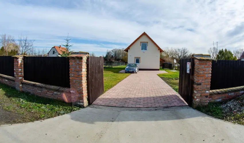 Vir�g �d�l�h�z Szarvas - Kedvezm�nyes �r csal�dok r�sz�reak (1 �jt�l)