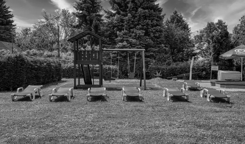 Vil�gos Hotel Balatonvil�gos - Kedvezm�nyes �r csal�dok r�sz�reak f�lpanzi�s ell�t�ssal (min. 2 �j)