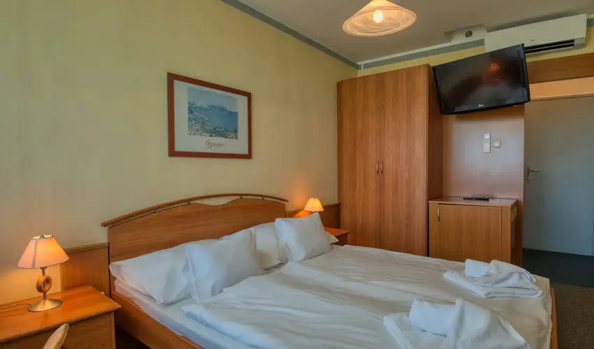 Vil�gos Hotel Balatonvil�gos - Balatoni Vak�ci� Reggelivel (min. 2 �j)