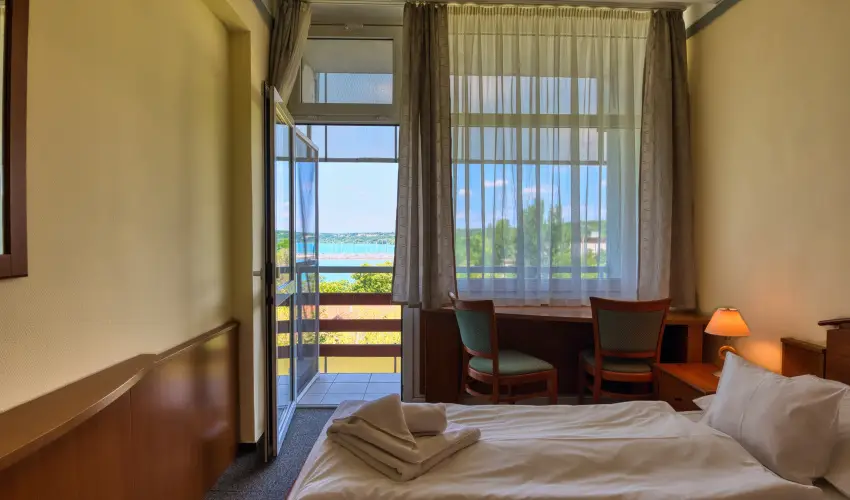 Vil�gos Hotel Balatonvil�gos - Balatoni Vak�ci� Reggelivel (min. 2 �j)