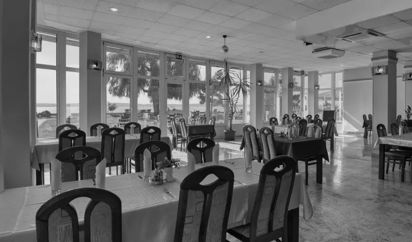 Vil�gos Hotel Balatonvil�gos - Kedvezm�nyes �r csal�dok r�sz�reak f�lpanzi�s ell�t�ssal (min. 2 �j)