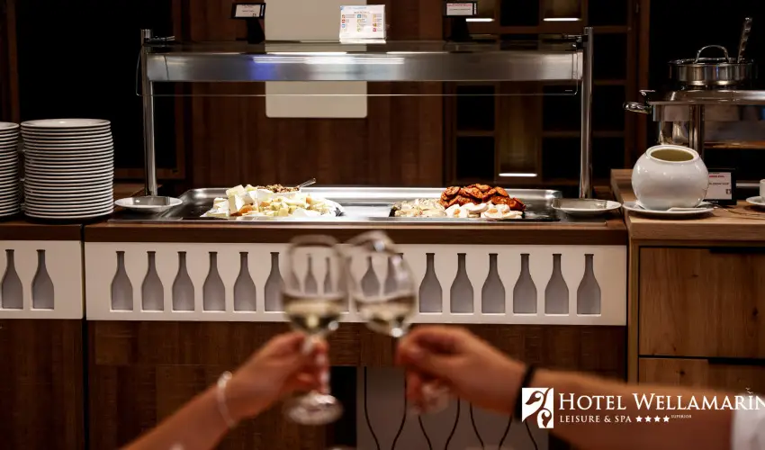 Hotel Wellamarin Zamrdi - Wella's Eve a PartOn Bisztrban (4 jszaka)