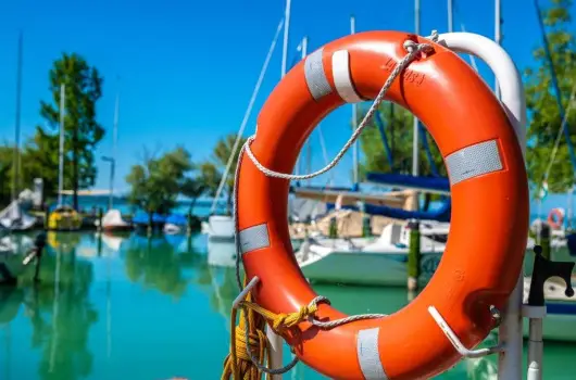 Tihany Yacht Club - Kedvezm�nyes �r reggelivel