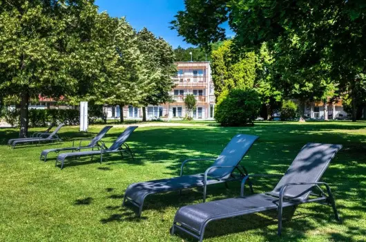 Tihany Yacht Club - Kedvezm�nyes �r f�lpanzi�val (1 �jt�l)