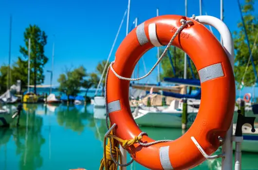 Tihany Yacht Club - Vissza nem t�r�tend� �r reggelivel (1 �jt�l)