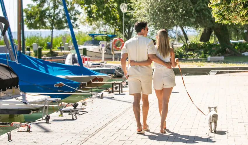 Tihany Yacht Club Tihany - Vissza nem t�r�tend� �r f�lpanzi�val (1 �jt�l)