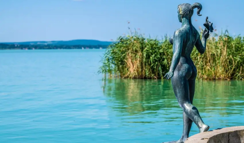 Tihany Yacht Club Tihany - Vissza nem t�r�tend� �r f�lpanzi�val (1 �jt�l)