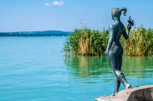 Tihany Yacht Club - Kedvezm�nyes �r f�lpanzi�val (1 �jt�l)