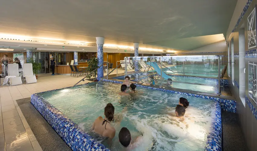 Zenit Hotel Balaton Vonyarcvashegy - Kedvezményes ár családok részéreak reggelis ellátással (1 éjtől)