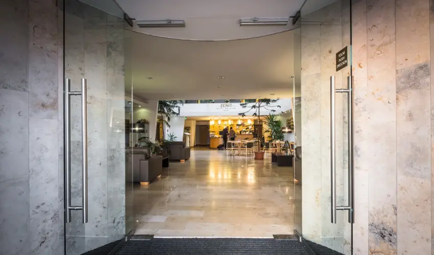 Zenit Hotel Balaton Vonyarcvashegy - Kedvezményes ár családok részéreak reggelis ellátással (1 éjtől)