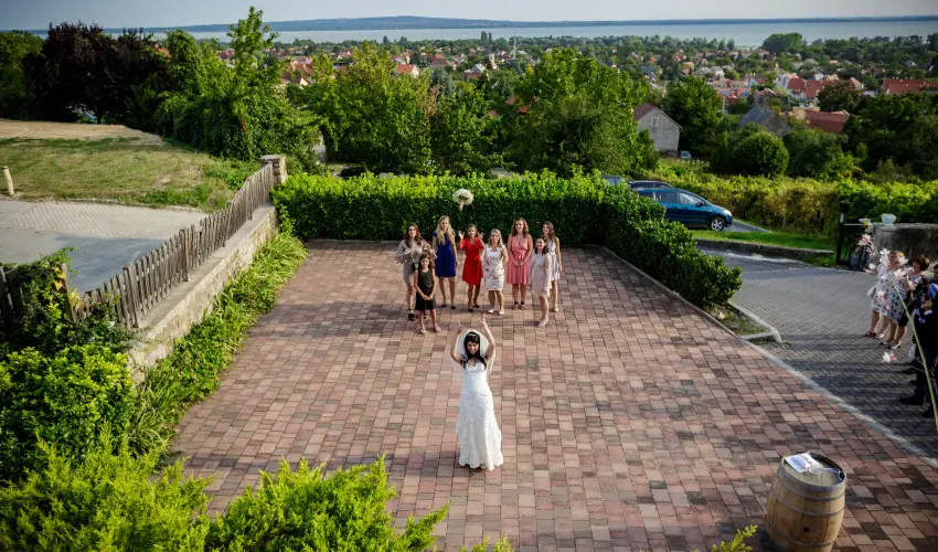 Zenit Hotel Balaton Vonyarcvashegy - Kedvezményes ár családok részéreak reggelis ellátással (1 éjtől)