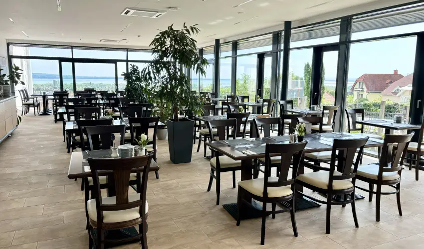 Zenit Hotel Balaton Vonyarcvashegy - Kedvezményes ár családok részéreak reggelis ellátással (1 éjtől)