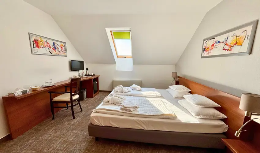 Zenit Hotel Balaton Vonyarcvashegy - Kedvezm�nyes �r csal�dok r�sz�reak reggelis ell�t�ssal (1 �jt�l)